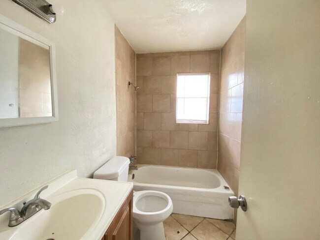 5412 Market St photo'