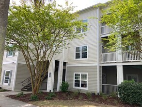 1300 Park W Blvd, Unit 511 in Mount Pleasant, SC - Foto de edificio - Building Photo