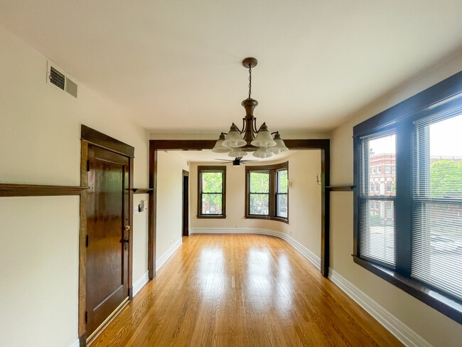 3857 N Southport Ave, Unit 2 in Chicago, IL - Building Photo - Building Photo