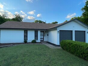 10200 Quail Valley Blvd in Austin, TX - Building Photo - Building Photo