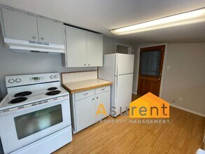 519 Marie St-Unit -Unit 2 in Medford, OR - Foto de edificio - Building Photo