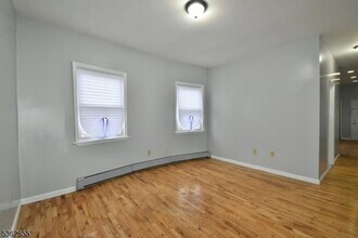 659 S 17th St in Newark, NJ - Building Photo - Building Photo