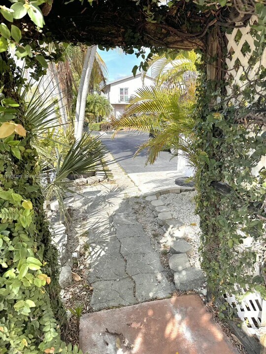 11517 SW 34th Ln in Miami, FL - Building Photo