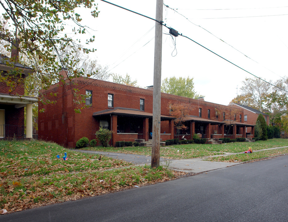 110 Boston Ave in Youngstown, OH - Building Photo