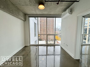 102 W Chicago Ave, Unit 1 in Chicago, IL - Building Photo - Building Photo