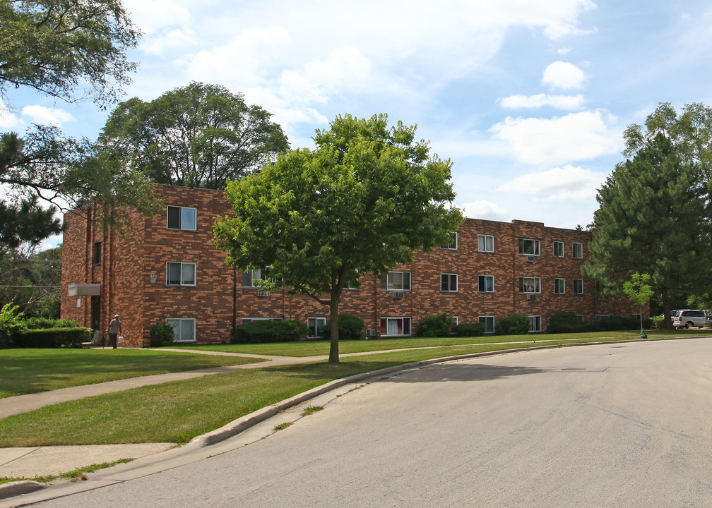 40-50 Briar St in Glen Ellyn, IL - Foto de edificio