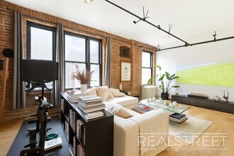 Kent Avenue in Brooklyn, NY - Building Photo - Building Photo