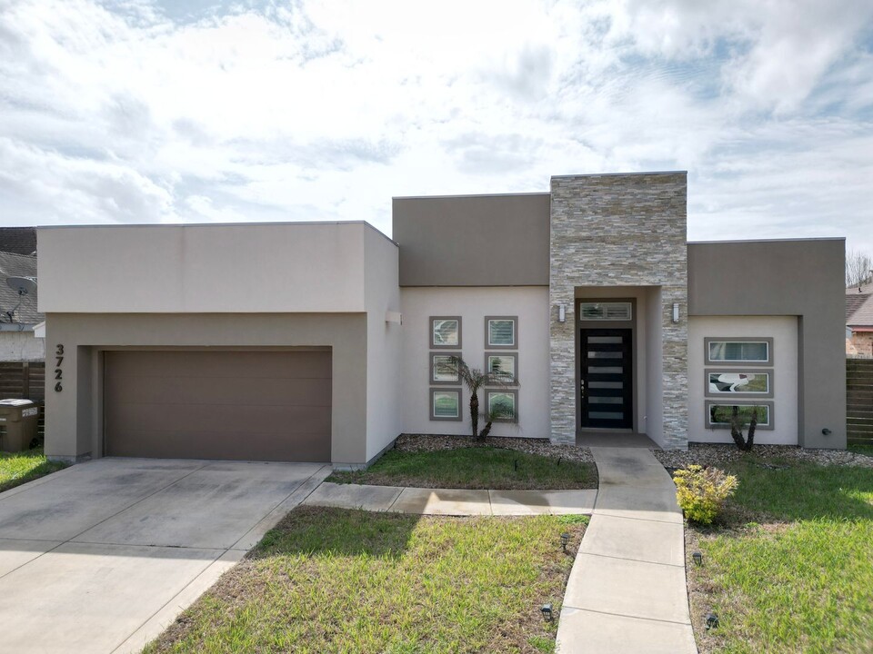 3726 Ora St in Edinburg, TX - Building Photo