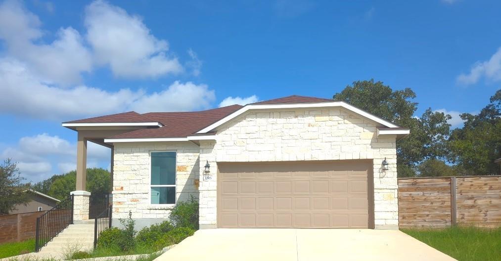 196 Coyote Rdg Dr in Cedar Creek, TX - Foto de edificio