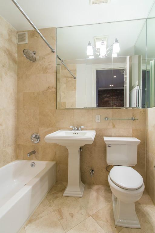 47 E 1st St in New York, NY - Building Photo - Building Photo