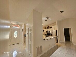 242 SW Janice Ave in Port St. Lucie, FL - Foto de edificio - Building Photo