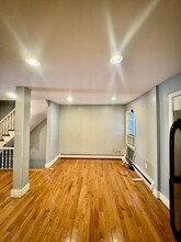 178 Bowen St, Unit 2 in Boston, MA - Foto de edificio - Building Photo