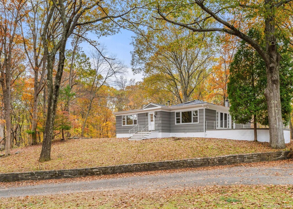 54-58-58 De Liso Ln in Mahopac, NY - Building Photo