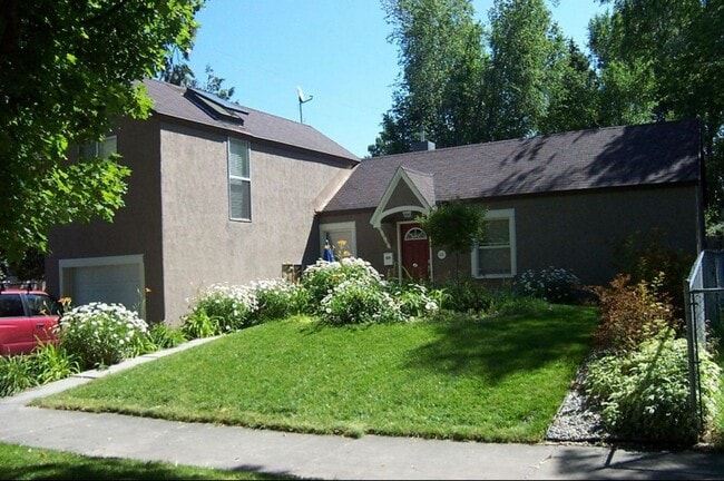 property at 1055 S Lee Ave