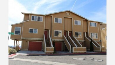 220 John Eugene Ct in Reno, NV - Foto de edificio - Building Photo