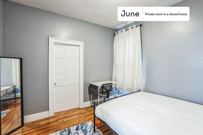 Private bedroom in 4 bed/1.5 bath Home in Somerville, MA - Building Photo - Building Photo