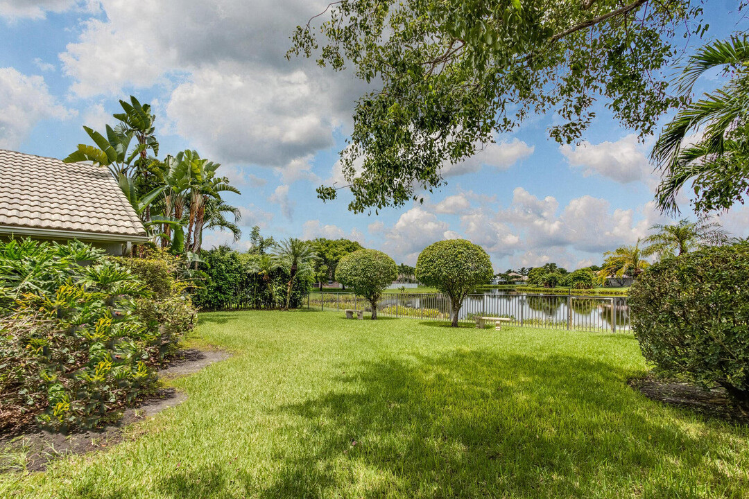 6448 Blue Bay Cir in Greenacres, FL - Building Photo