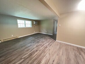 700 Northwood Ct, Unit 201 in Wheeling, WV - Building Photo - Building Photo