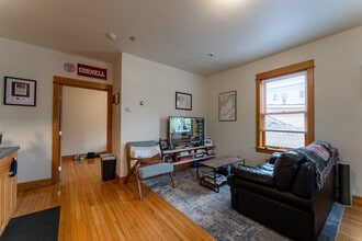 209 College Ave, Unit 3 in Ithaca, NY - Building Photo - Building Photo