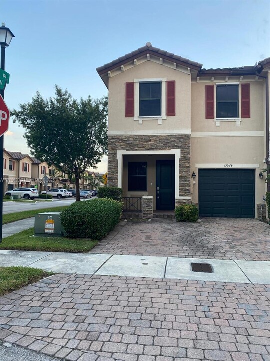 15064 SW 118th Ln in Miami, FL - Foto de edificio