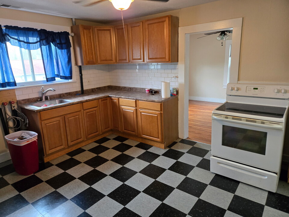 119 Main St, Unit #4 in Somers, CT - Building Photo