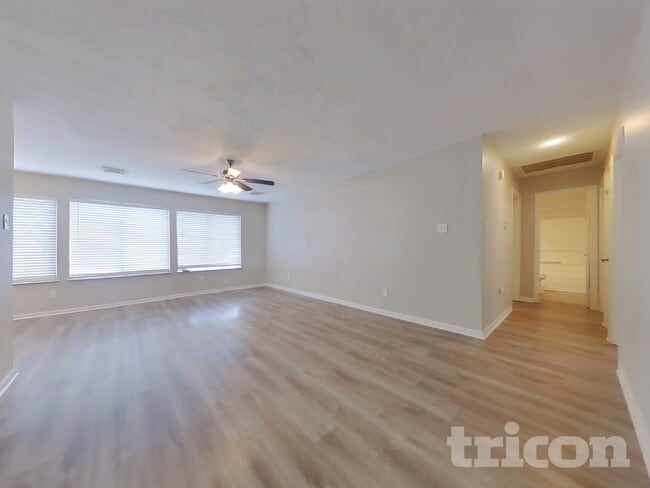 22042 Soft Pines Ct in Porter, TX - Foto de edificio - Building Photo