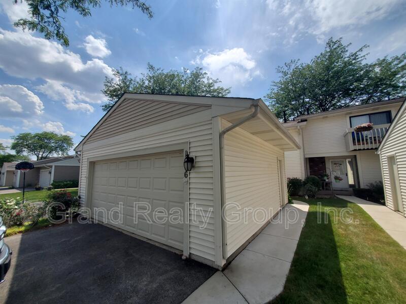 1046 Cumberland Ct in Vernon Hills, IL - Building Photo
