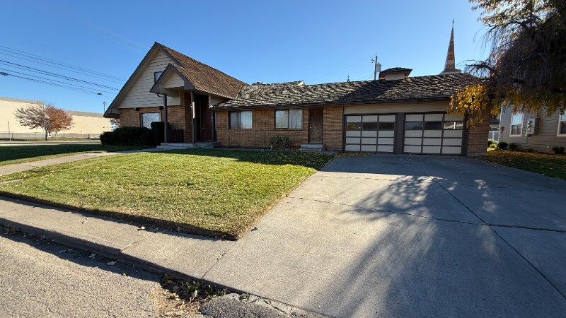 565 Franklin Ct in Sunnyside, WA - Building Photo