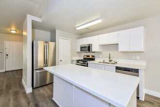 3015 W Hammer Ln in North Las Vegas, NV - Building Photo - Building Photo