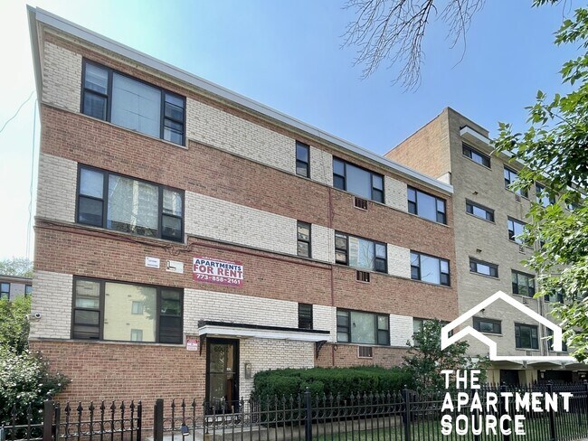 6002 N Kenmore Ave, Unit 303 in Chicago, IL - Foto de edificio - Building Photo