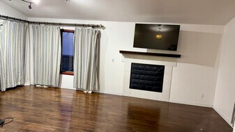 200 Harvest Way in Hartland, WI - Building Photo