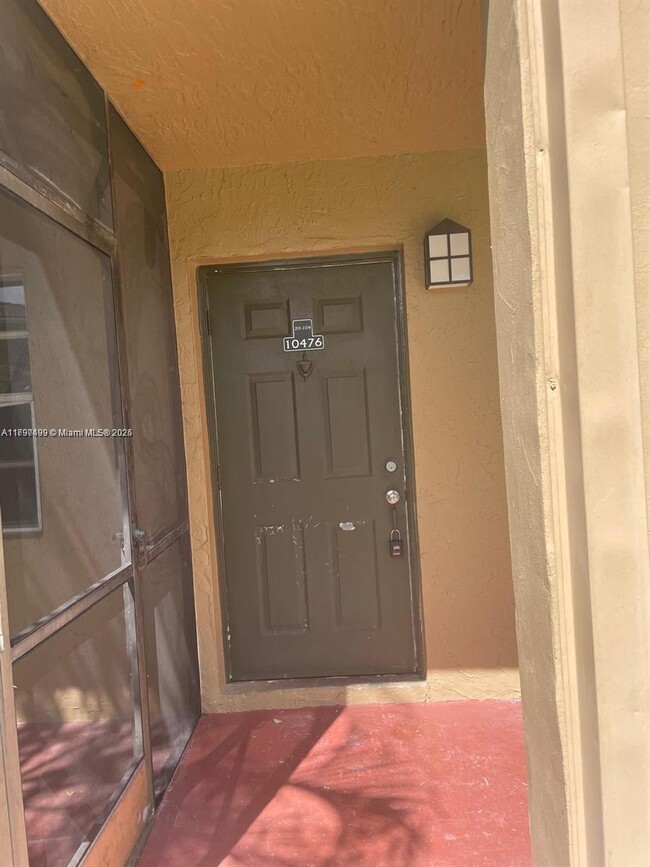 10476 NW 8th St in Pembroke Pines, FL - Building Photo - Building Photo