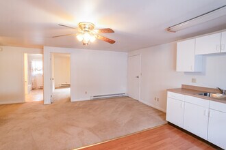 194 Cherry St in Milford, CT - Building Photo - Building Photo
