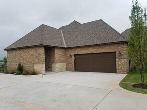 3312 Enclave Ln in Norman, OK - Foto de edificio - Building Photo