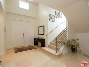 269 N Bundy Dr in Los Angeles, CA - Foto de edificio - Building Photo