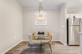 5 Mockingbird Apartments in Dallas, TX - Foto de edificio - Building Photo