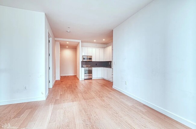130 Water St in New York, NY - Building Photo - Building Photo