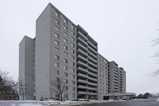 355 Rathburn Rd in Mississauga, ON - Building Photo