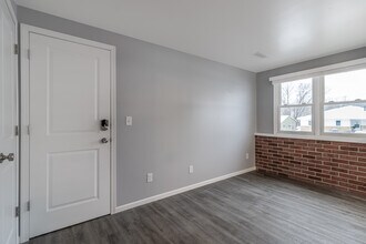 404 James Ave, Unit 101 in Mankato, MN - Building Photo - Building Photo