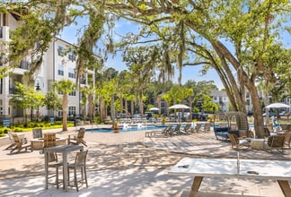 The Port House in Daniel Island, SC - Foto de edificio - Building Photo