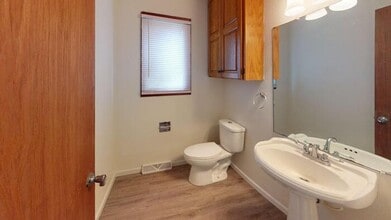 329 W Indiana Ave in Bismarck, ND - Building Photo - Building Photo