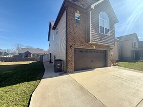 275 Crusaw Dr in Clarksville, TN - Building Photo - Building Photo