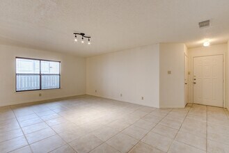8024 Coral Meadow Dr in Converse, TX - Building Photo - Building Photo