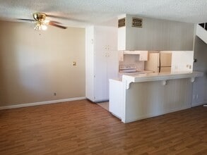 5618 Madison Ave in Sacramento, CA - Building Photo - Building Photo