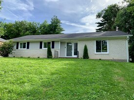 2104 Terriwood Ct in Louisville, KY - Building Photo