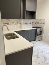 852 W Diversey Pkwy in Chicago, IL - Building Photo - Building Photo