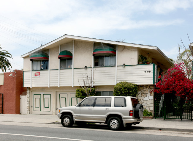 1609 E 4th St in Long Beach, CA - Building Photo - Building Photo