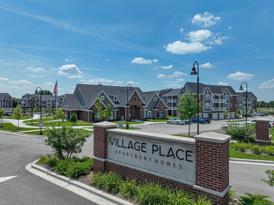 Village Place Apartments in Romeoville, IL - Foto de edificio