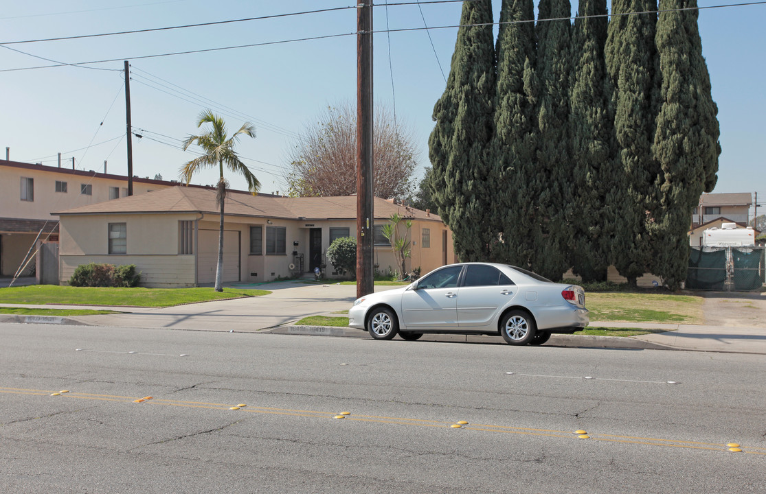 16419 Woodruff Ave in Bellflower, CA - Building Photo