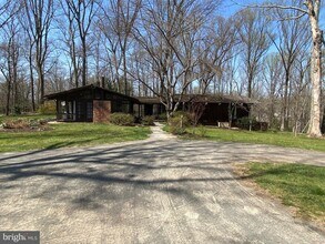 2556 Vale Ridge Court in Oakton, VA - Building Photo - Building Photo
